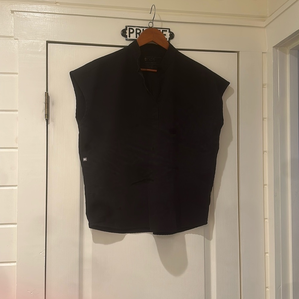 Figs, black medium, mandala top